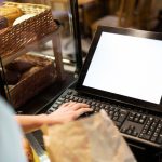 Aplikasi POS Kasir Online Membantu Bisnis Tetap Jalan Meski Pemilik Tidak Selalu di Tempat